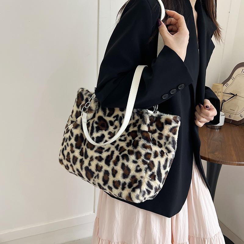 Simple and large-capacity new trendy fashion leopard print plush tote bag atmospheric shoulder bag underarm bag women's bag