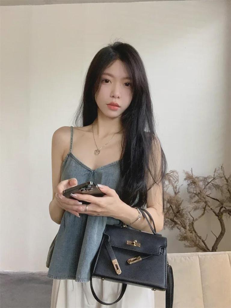 Džínová vesta s plisé v korejském stylu: Dámský top bez rukávů s volánky a vrstvením a tílko s výstřihem do V