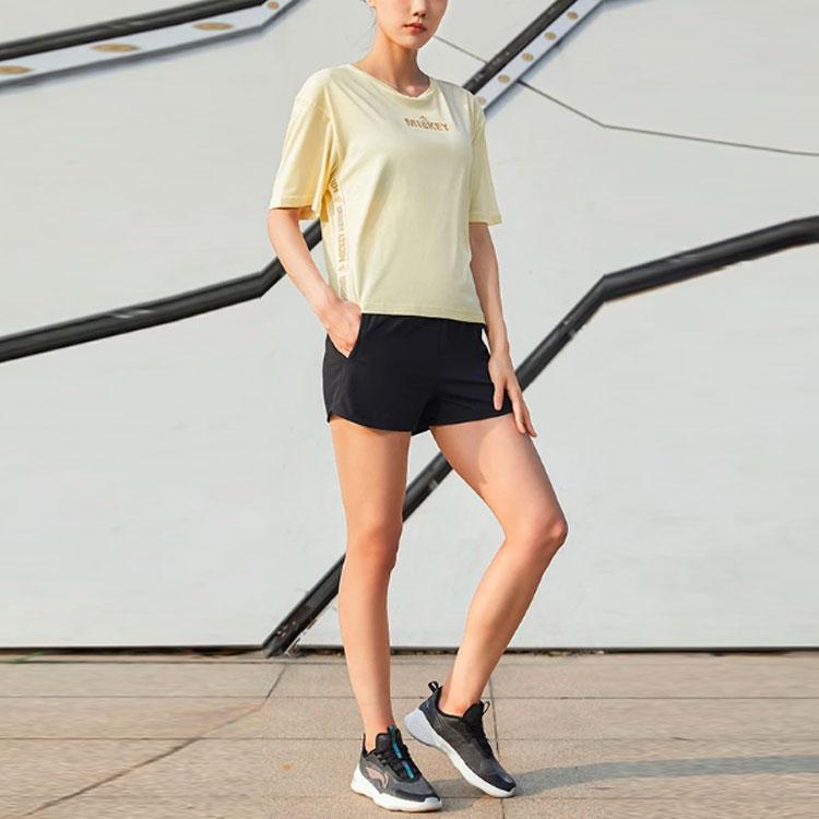 Li-Ning X Disney Co-Branded Training Series Alphabet Print Tag Ribbon Loose-Fit Sports Short-Sleeve T-Shirt Women Tops Vanilla-Yellow ATSR204-2
