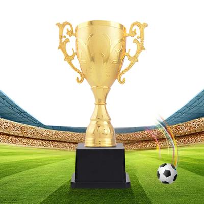 Trofeo della vittoria con doppi manici e base Simbolo di onore e successo Scuola Asilo Sport Risultati accademici Vincitore