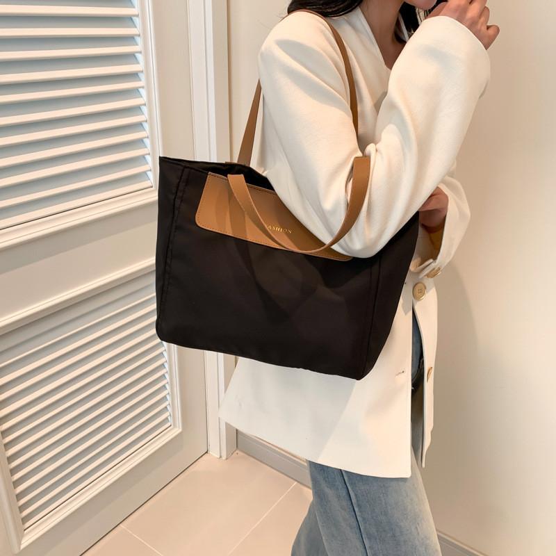 Bolsa Tote Feminina Estilosa de Grande Capacidade 2024 Nova Bolsa de Ombro de Primavera Para o Trabalho Moda de Rua