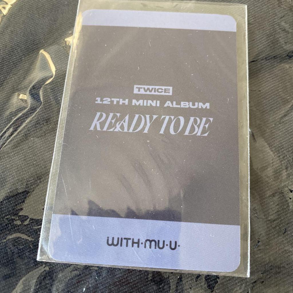 [USED] TWICE trading card ready to be