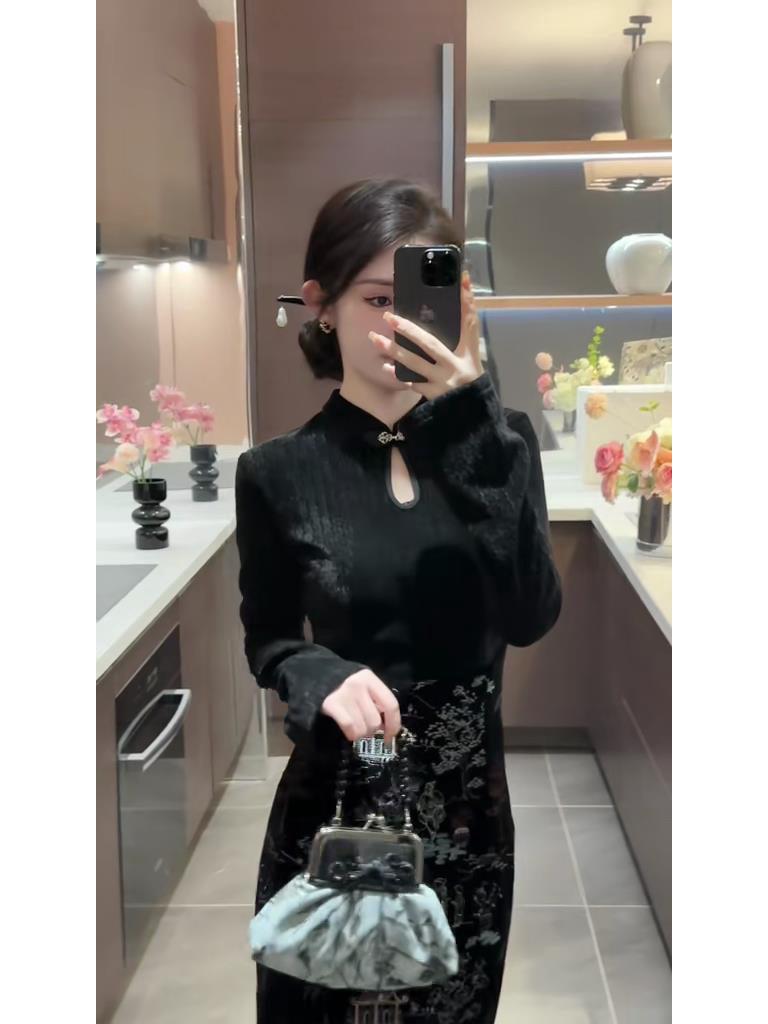 Black Velvet Cheongsam Dress for Women - Young, Trendy Autumn/Winter Style