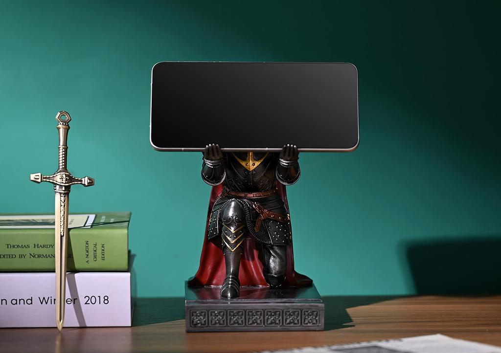 HDMbigmi King's Guard Leader Cloak Warrior Knight Pen Holder Cell Phone Stand, Ornament Knight Statue, Pen Stand Paperweight for Office or Home (Iron)