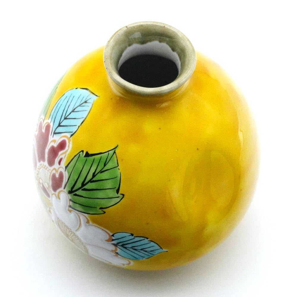 Kutani ware Miyama kiln evening drinking set bottle and sake cup Red and white camellia on a yellow background (sake set)