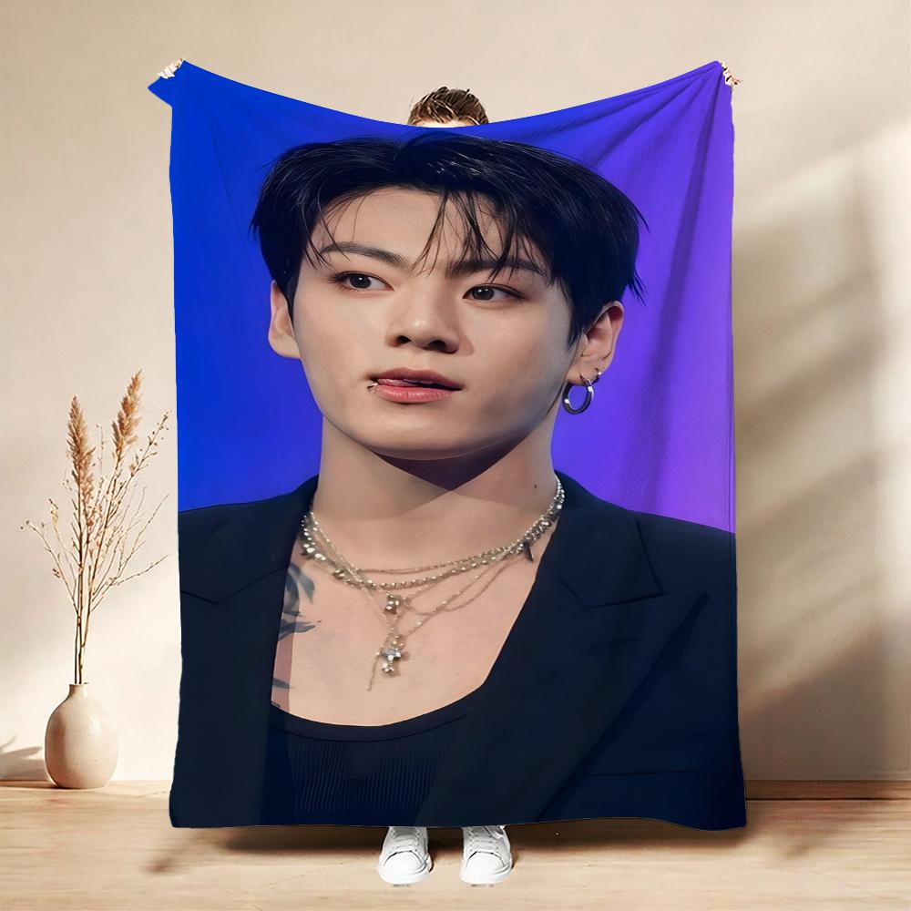 Moody Portrait Idol Pattern Blanket Machine Washable Fleece Blanket For Living Room Sofa Bedroom Bed Lightweight Home Decor Great Holiday Gift