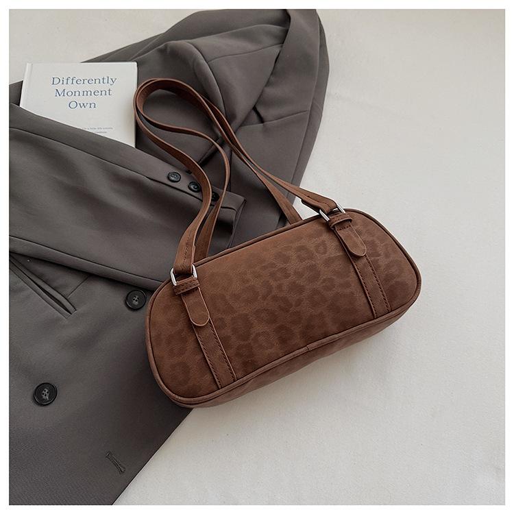 Premium Sense Retro Commuter Armpit Bag Women 2025 New Fashion Casual Portable Shoulder Bag Niche Bowling Bag