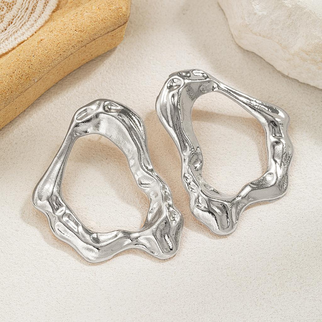 1 pair of exaggerated personality, irregular geometric rings, pounding patterns, hollowed out female earrings