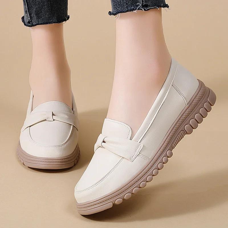 Women Slip On Flat Comfortable Moccasins Fashion Round Toe Genuine Leather Casual Shoes Mother Anti-Slip Soft Bean Nurse Shoes