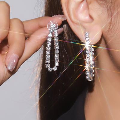 Brincos de cristal brilhantes premium com corrente de garra da moda, temperamento, brincos femininos de luxo