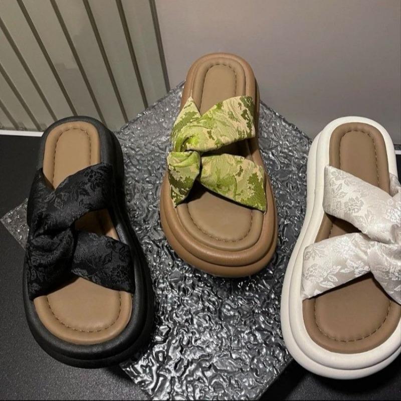 Slippers Female Summer Outside Wear New Thick Soles with Skirts Fashion Seaside Beach Sandals