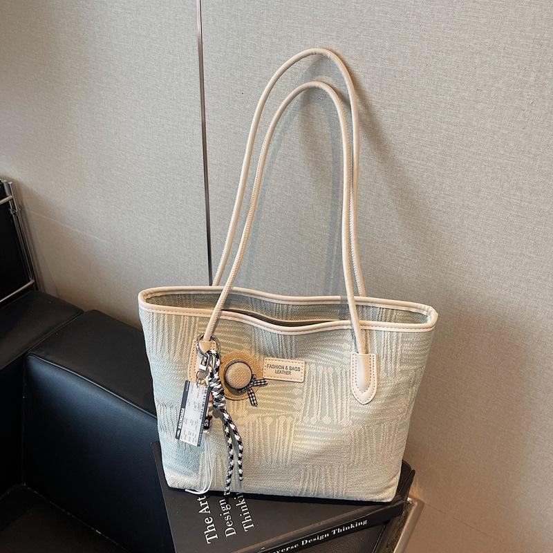 Retro large-capacity bag women's autumn and winter new commuter shoulder bag contrasting color portable tote bag