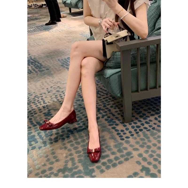 

Temperament gentle square head metal buckle bow thick heel commuting versatile light mouth red gentle single shoes women s autumn 40
