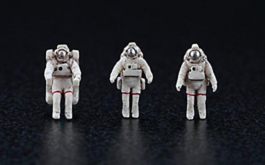 Hasegawa Hubble Space Telescope Space Shuttle Orbiter Astronaut Plastic Model Kit 10821 1/200 & w/