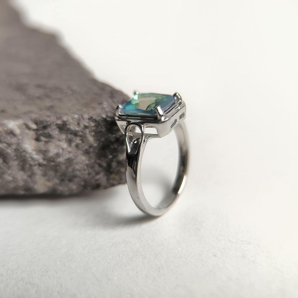 Silver Ring with Mystic Topaz 1.6ct, Item Weight 3.25 G (2191230)