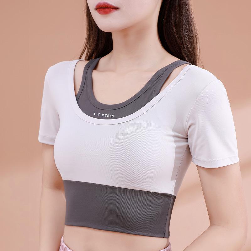 

Дышащий женский быстросохнущий комплект для йоги: Рубашка с коротким рукавом, имитирующая двойку, с нагрудником, идеально подходит для пилатеса, бега и фитнеса. L