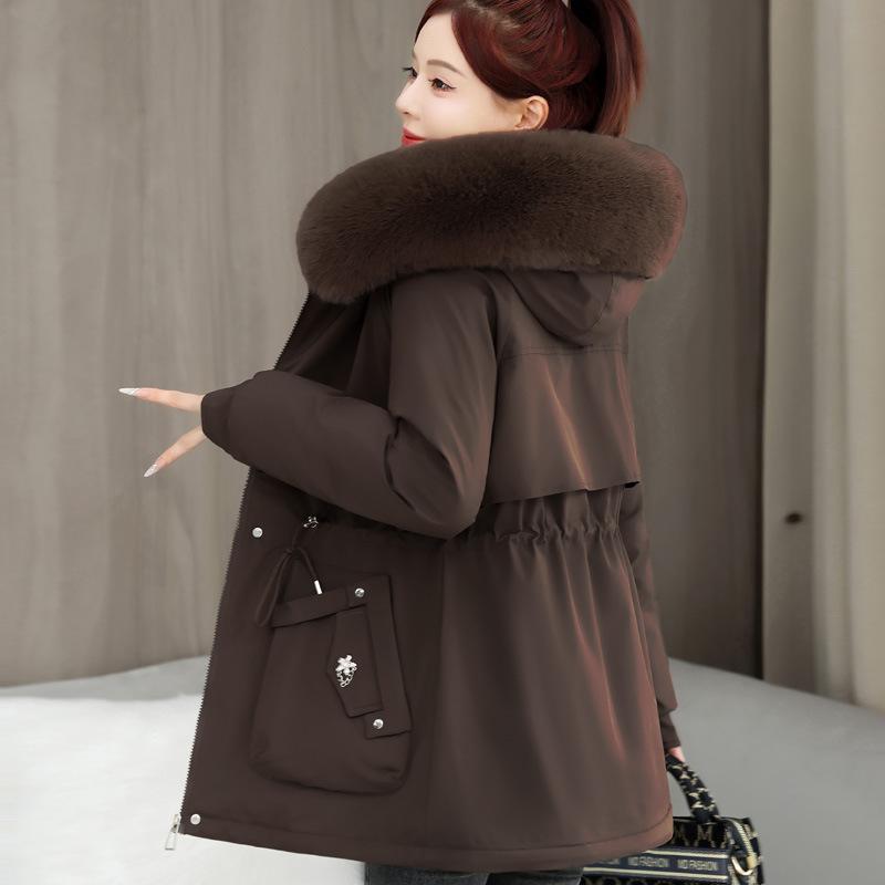 The New School Overcomes The Loose Size of Female Plus Velvet Cotton-padded Jacket with Fur Collar and Hooded Coat in Cotton-padded Jacket.