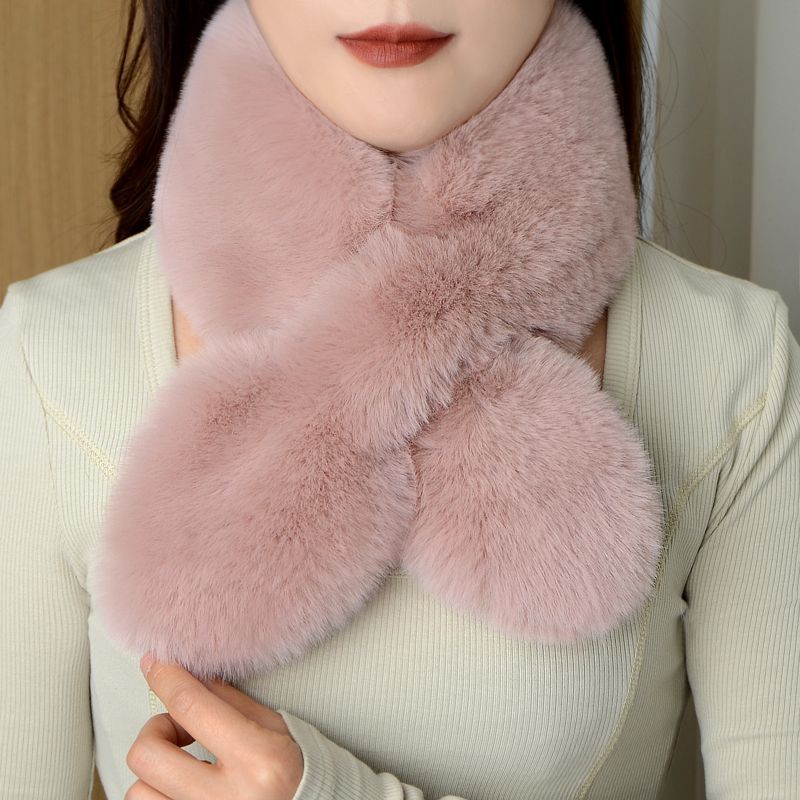 Neck Protector with Warm Leaves and Cute Fur Collar