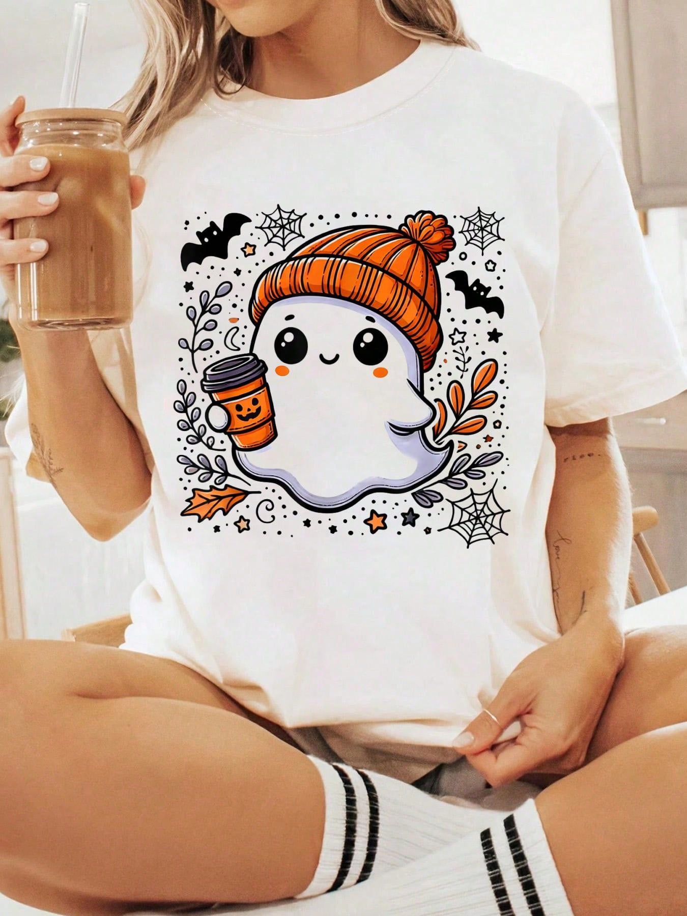 Cute Ghost Holding Coffee Halloween T-shirt M