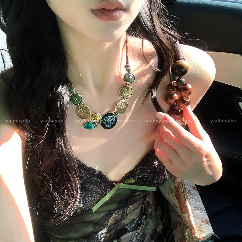 Diamond butterfly twin butterfly pendant necklace medieval vintage temperament collarbone chain fashion niche jewelry women