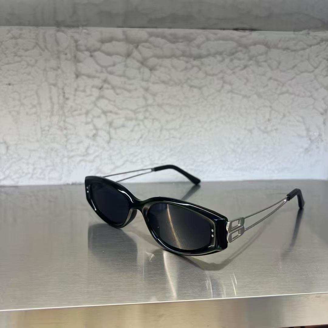

Premium Korean Fashion Men Sunglasses Cat Eye Shape UV400 Protection Sun Glasses Woman Travelling Hiking ladies Sunglass