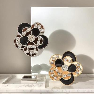 Broches y joyería para el cuerpo