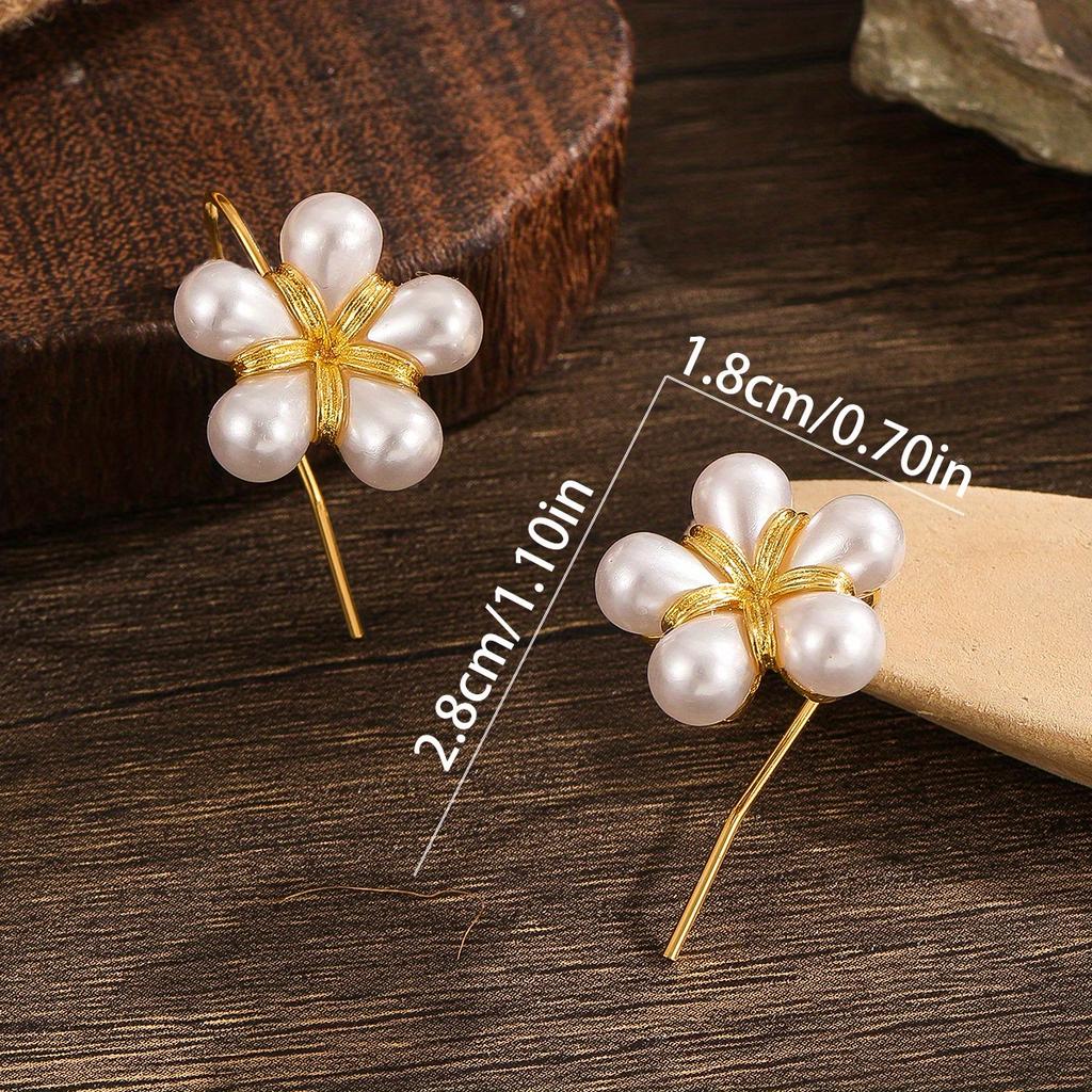 A Pair of Stylish Imitation Pearl Earrings with Creative Floral Earrings, Suitable for Daily Use