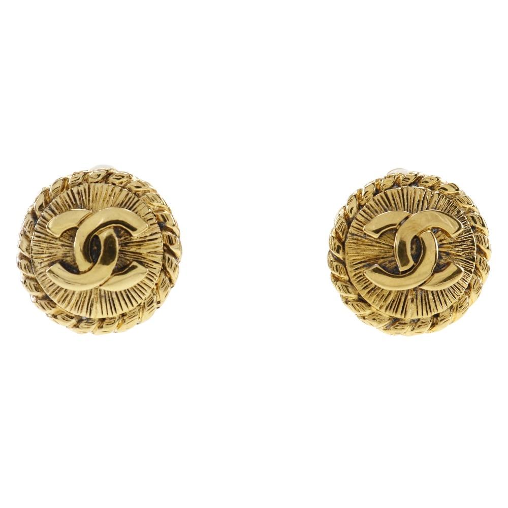 

CHANEL COCO Mark Earring Plated Gold 16g Women Used