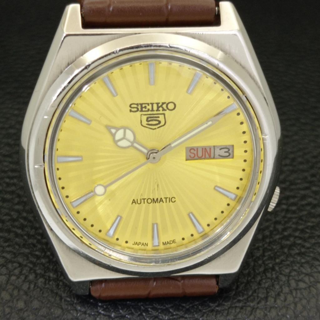 JAPAN VINTAGE SEIKO 5 AUTOMATIC 7009A MENS GOLDEN COLOR DIAL WATCH A701253-5 R206a-a701253