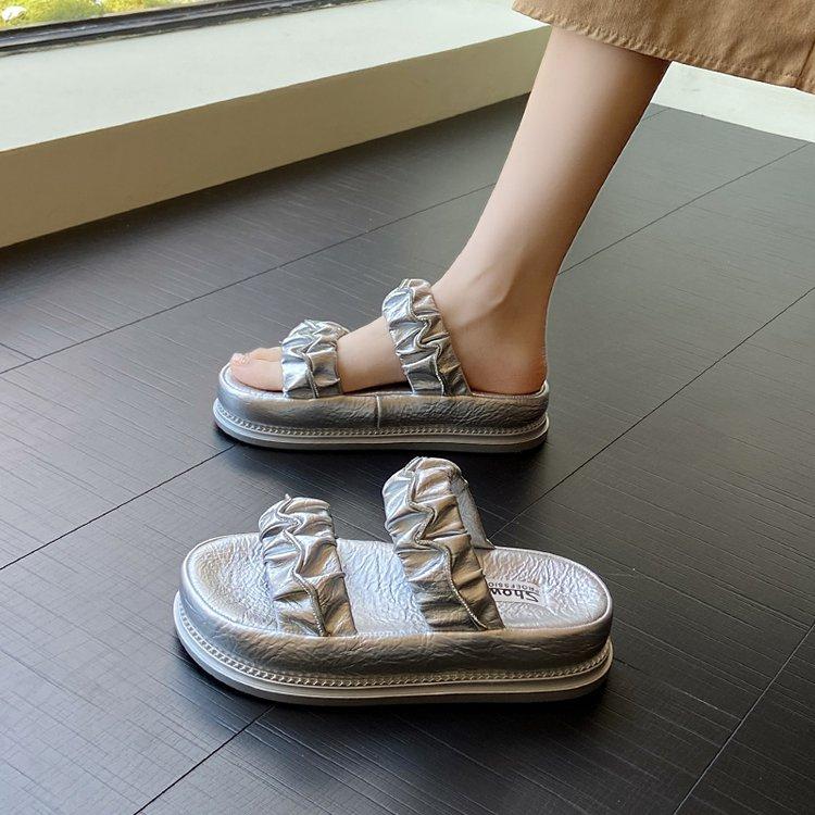 

Casual beach sandals fashion with skirt one-word women s summer wear 2025 new thick-soled high-end cool slippers 40 срібний