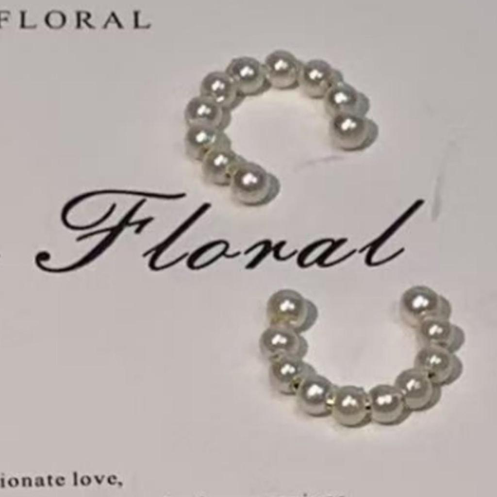 Elegant Pearl Ear Cuff Earrings for Women - No Ear Hole Needed, Stylish High-End Design.