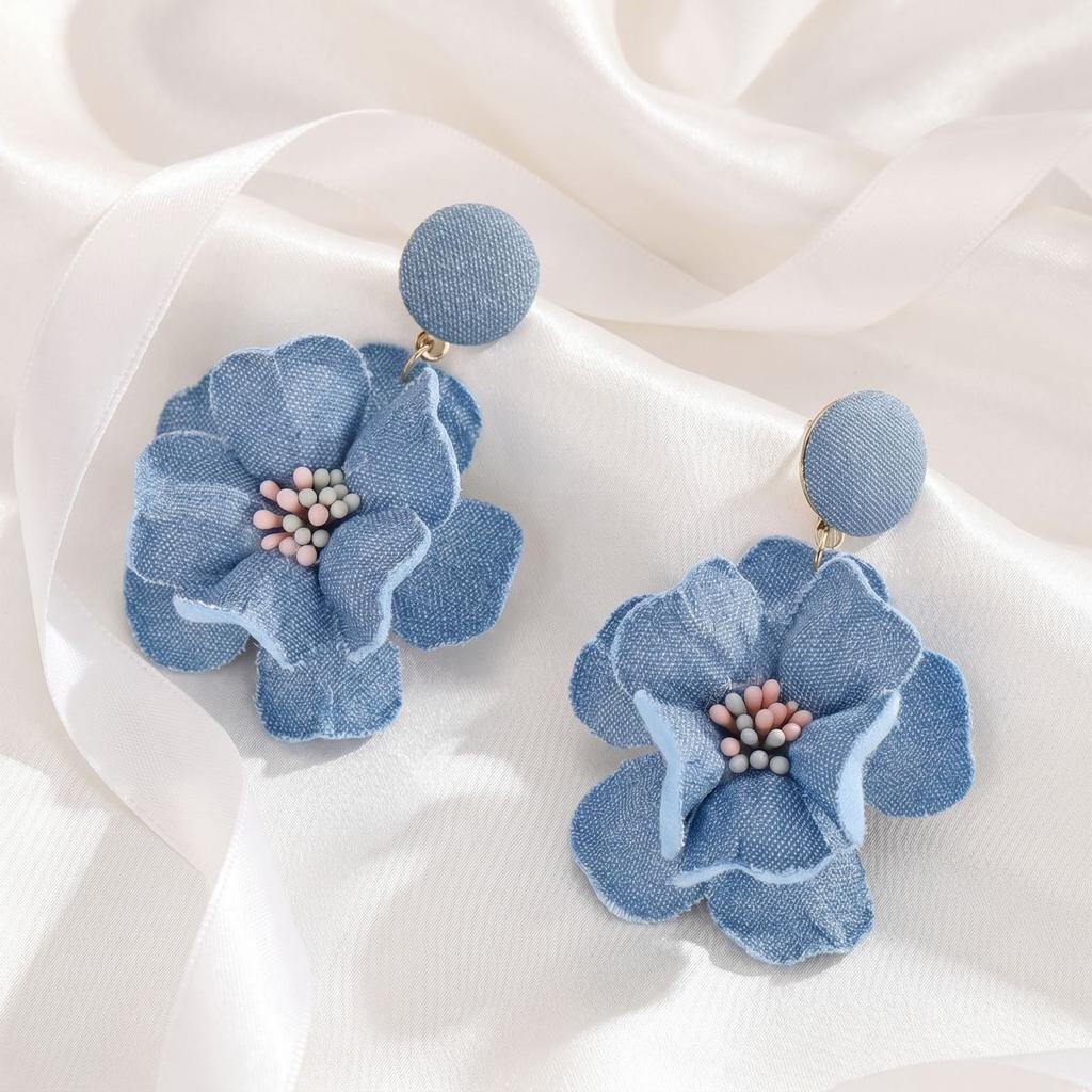 Exaggerated blue flower woven stud earrings women's fashion atmosphere retro temperament new popular light luxury earrings earrings