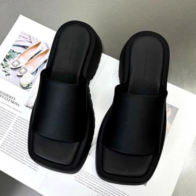 European Thick-soled Small Man Wearing Cool Slippers for Women 2025 Summer New Fashionable and Comfortable Versatile Height-increasing Slippers for W