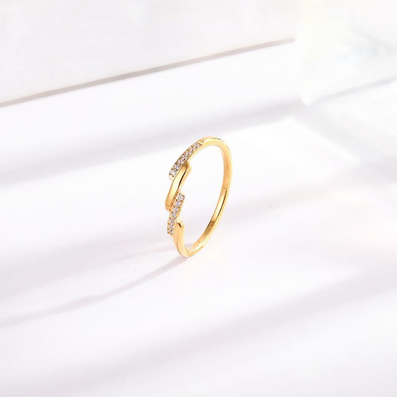 Elegant Heart Bow Titanium Steel Ring for Women Minimalist Round Circle Band Light Luxury Jewelry