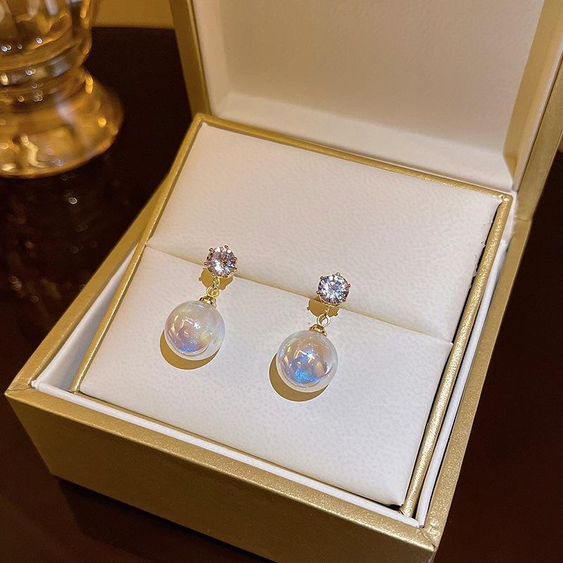 Orecchini alla moda con frange, lussuosi e sofisticati, dal fascino elegante. Lunghi Orecchini di Perle per uno Stile Versatile e Raffinato.