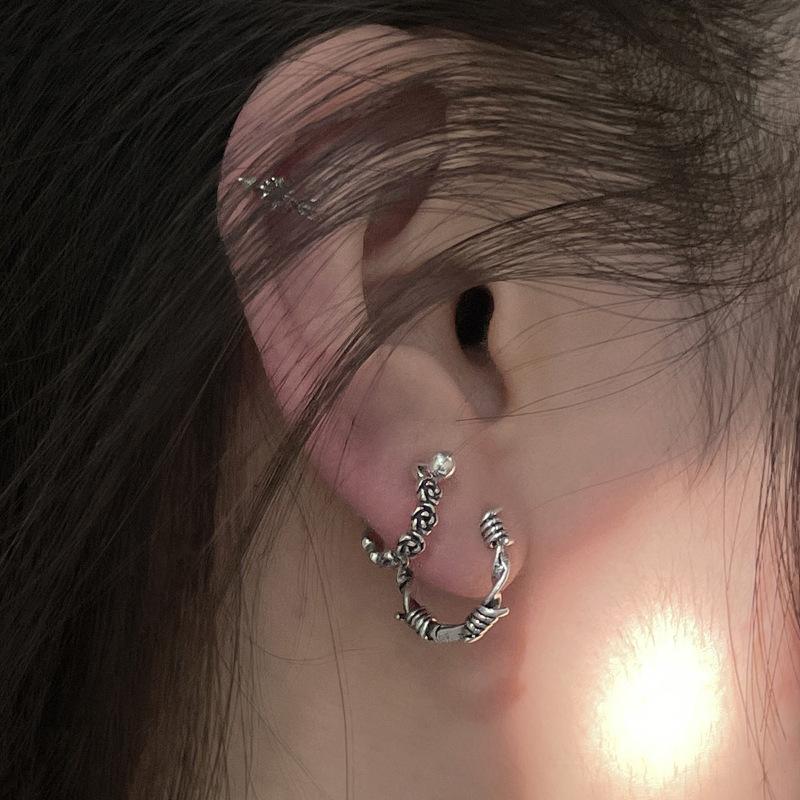 Niche High-end Multi-ear Hole Ear Buckle Women's Retro Rose Flower Design Commuter Back-to-school Ambience Fashion Daily Jewelry