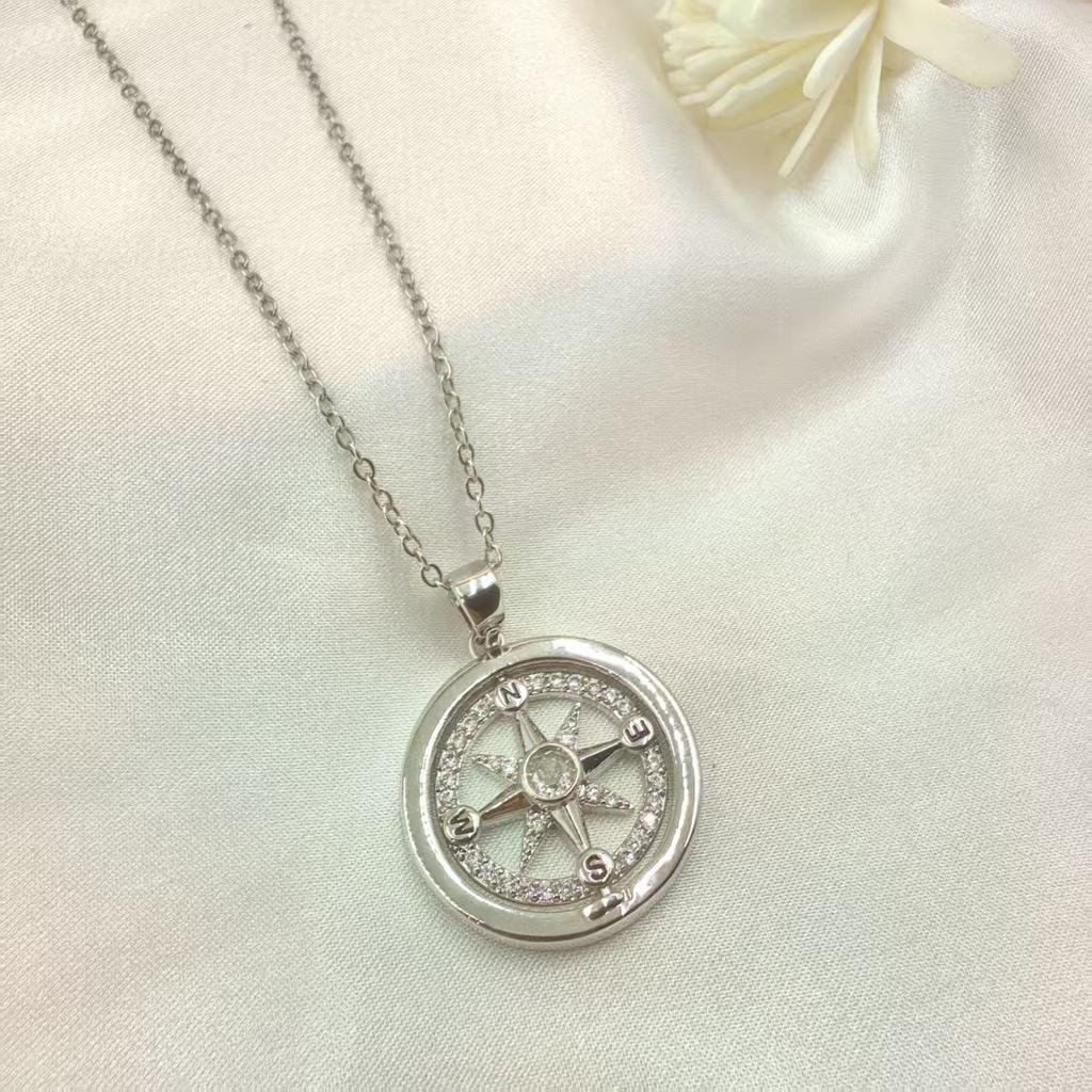 Rotatable Compass Niche Design Light Luxury Adventure Bone Chain Necklace Pendant