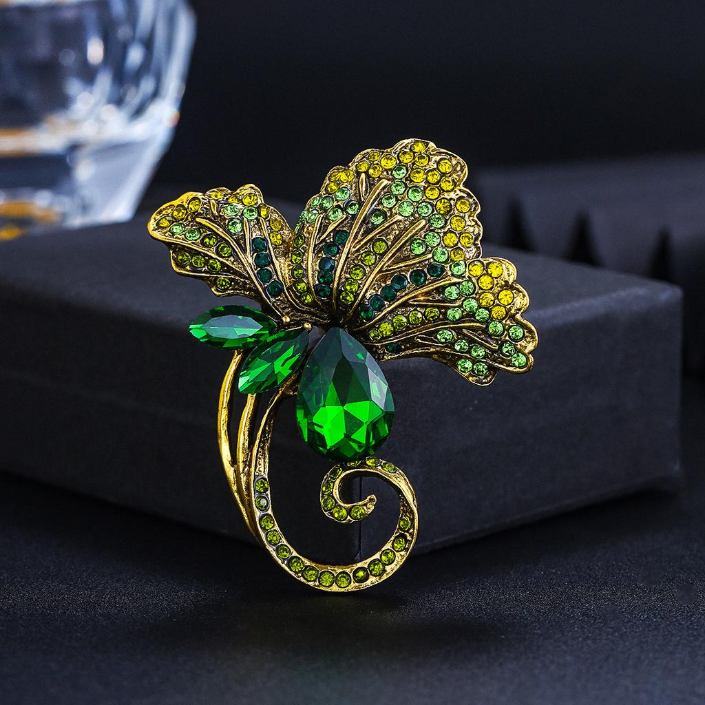 Retro Exquisite Fashion Flower Brooch Temperament Versatile High-end Clothing Accessories Pin Anti-light Dress Accessories