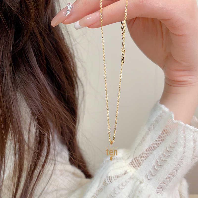 Elegant Titanium Steel Cross Necklace for Women, 18K Gold-Plated Pendant, Versatile Clavicle Chain.