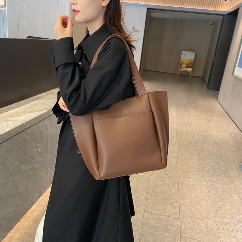 The New Tote Bag Is Fashionable and Simple, Large-capacity Shoulder Bag, Solid Color Handbag, and Female Bag.