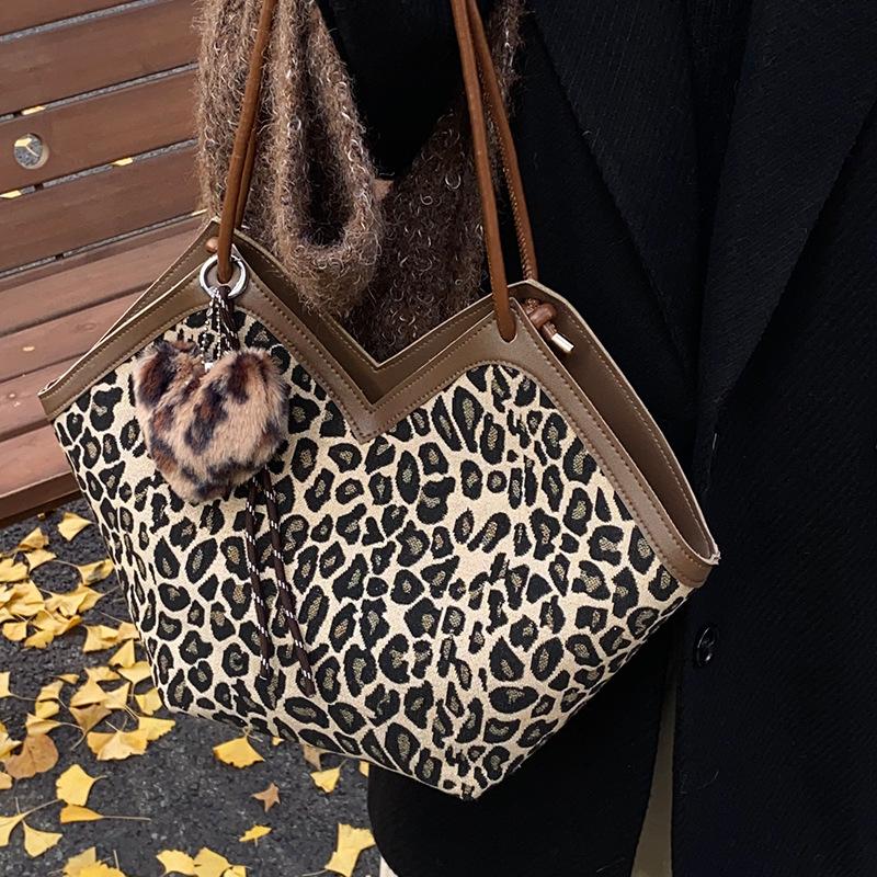 Popular Leopard Print Bag New Trendy Fashion Tote Bag Women Ins High-quality Texture One-shoulder Handbag