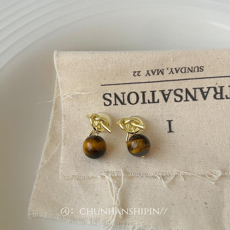 Internet Explosion, Rope Knot Stud Earrings, Light Luxury High-end Earrings, Geometric Simple Ear Clips, No Ear Holes, Tiger's Eye Stone Earrings.