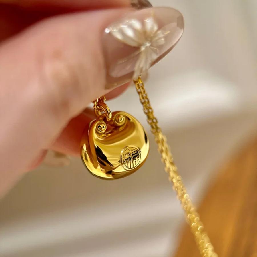 

Намисто з Ваджрою-товкачиком та Піксіу, Глечик-гарбуз на щастя, Складені мідні монети з інкрустацією діамантами на золотій ланцюжковій підвісці для жінки