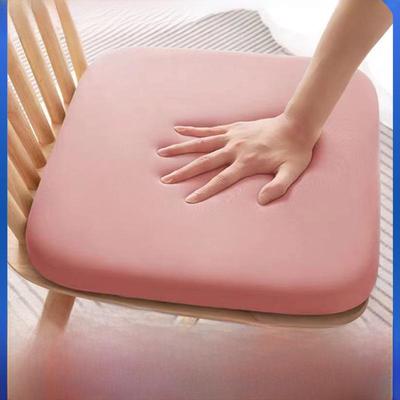 Celoroční autosedačky s pomalým odskokem z paměťové pěny