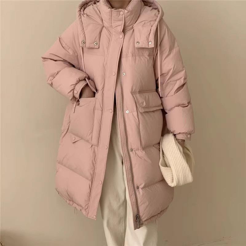 

Длинный пуховик с большими карманами женский 2025 зимняя мода утолщенный с капюшоном выше колена милый пуховик из белого утиного пуха S розовый