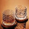 Tumbler Sklenice na whisky s podstavcem Křišťálové sklenice na whisky Rotující točící se víno Brandy Sklenice Nádobí pro bar Home
