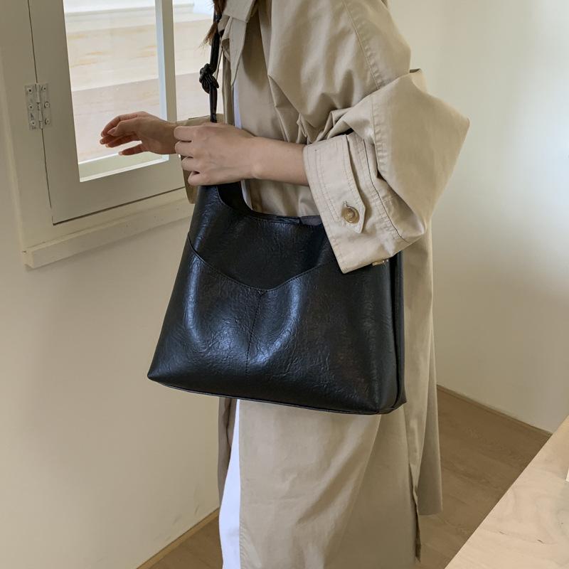 Retro Large-Capacity Textured Shoulder Bag - Women's Fashion Versatile Tote for Autumn/Winter