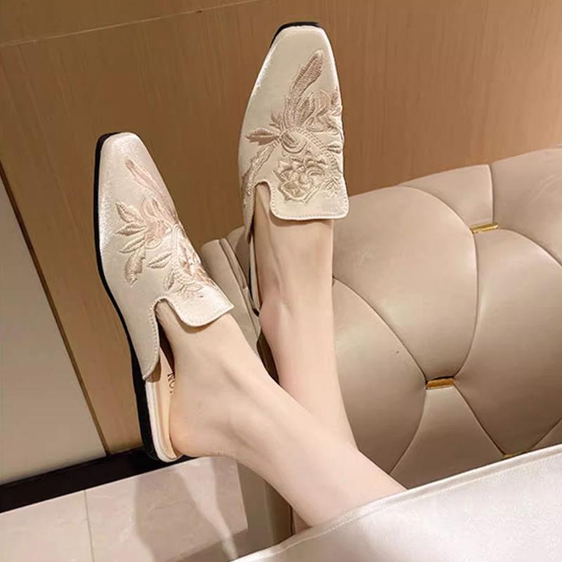 Fashion Woman Mules Slippers Flat Square Head Shoes for Women Embroidery Slides Pvc 39 Summer 2025 Stylish Slip-resistant Sale Sandals
