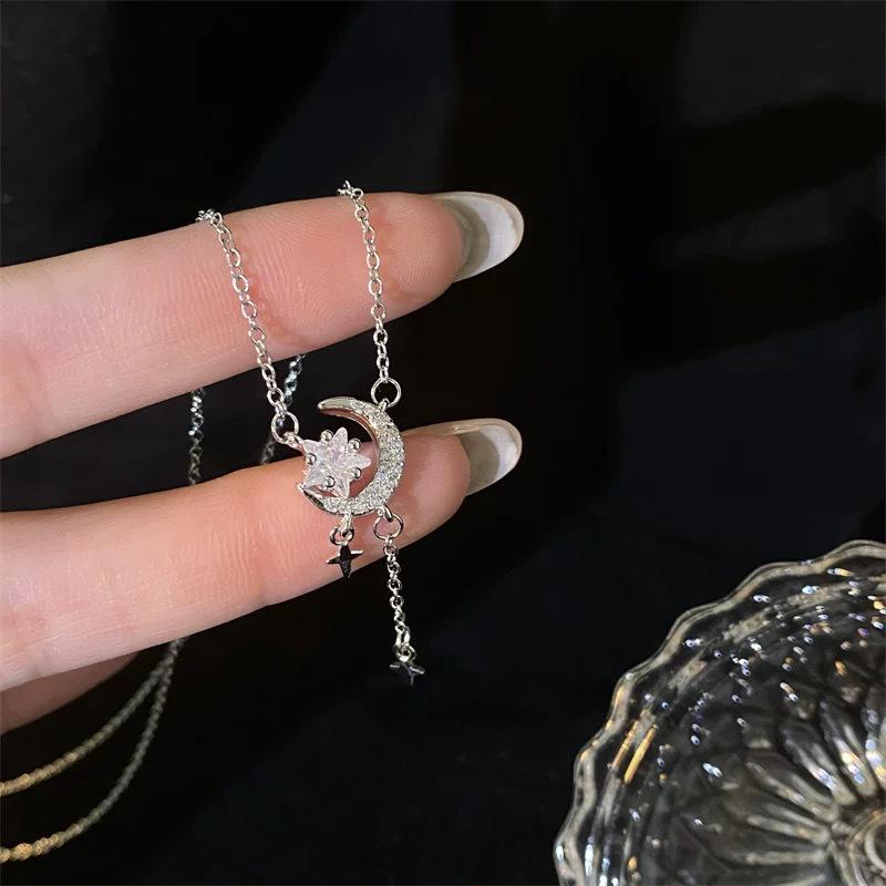 

Star Moon Tassel Pendant Necklace: Elegant, Versatile Clavicle Chain for Women