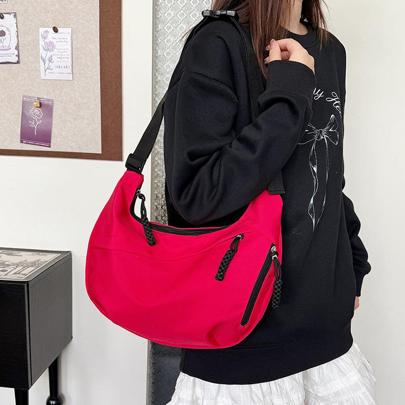 Simple and Stylish Crossbody Dumpling Bag, Lightweight, Large Capacity, Crossbody Bag, Student Shoulder Bag, Versatile Gym Bag красный